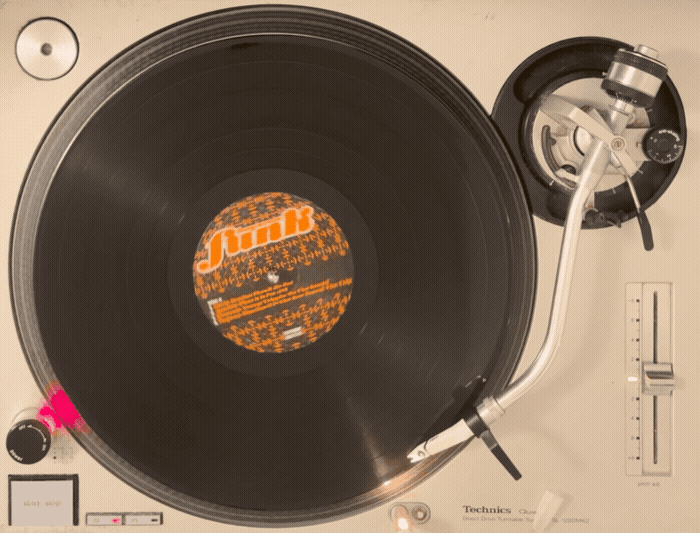 Turntable spinning